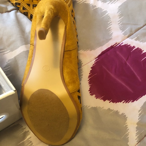 New, NEVER WORN Mustard color cage heels - Picture 2 of 3